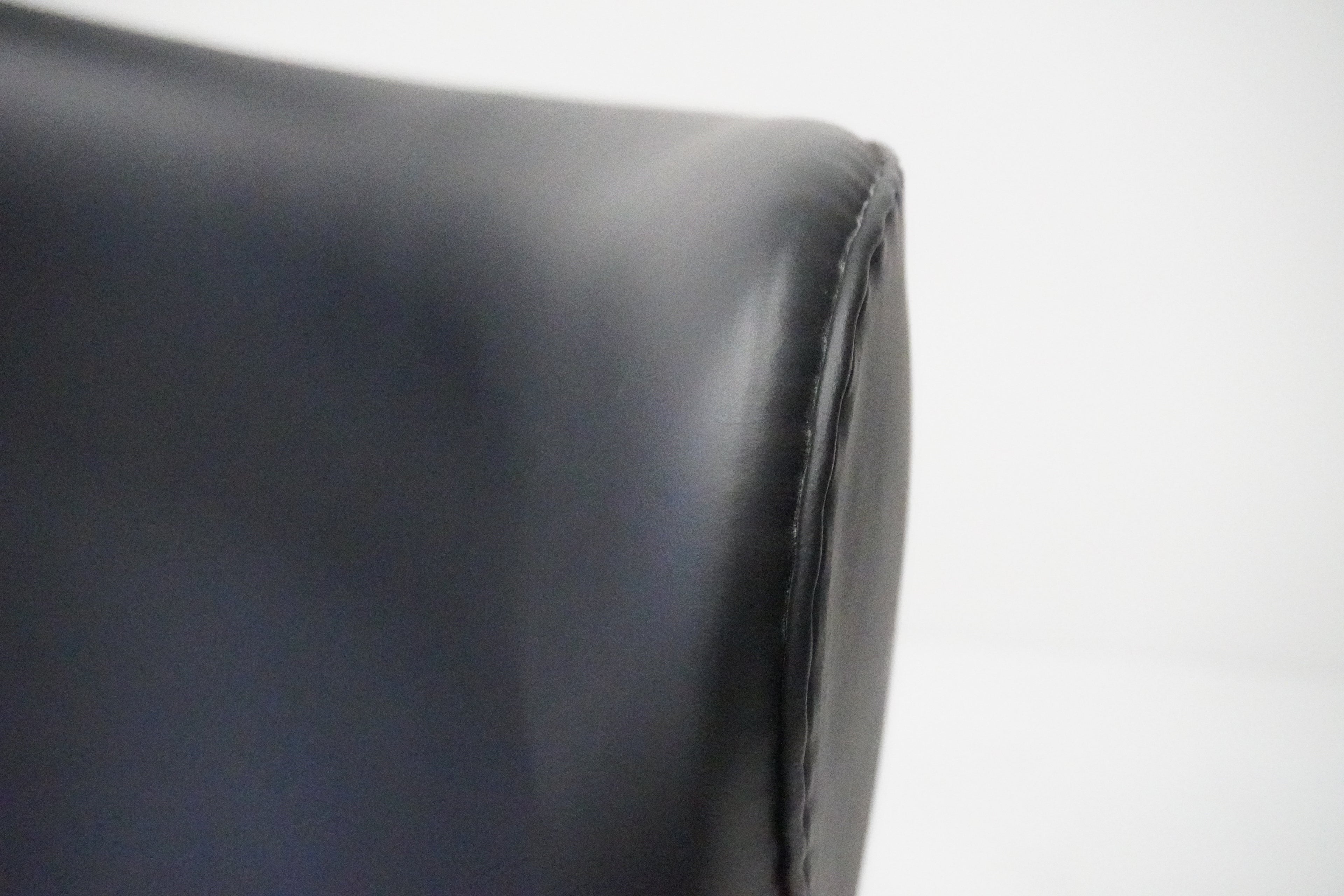 Fritz Hansen Egg Chair & Ottoman von Arne Jacobsen