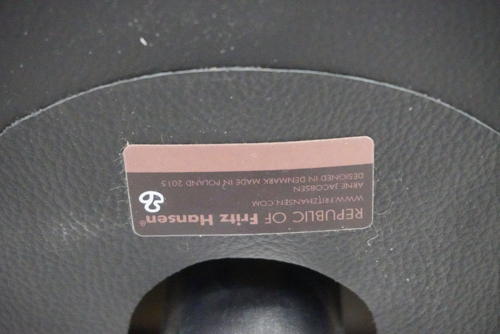 Fritz Hansen Egg Chair & Ottoman von Arne Jacobsen