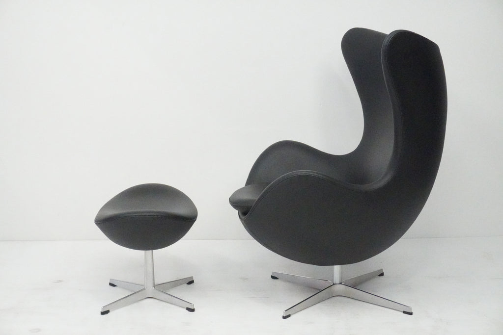 Fritz Hansen Egg Chair & Ottoman von Arne Jacobsen