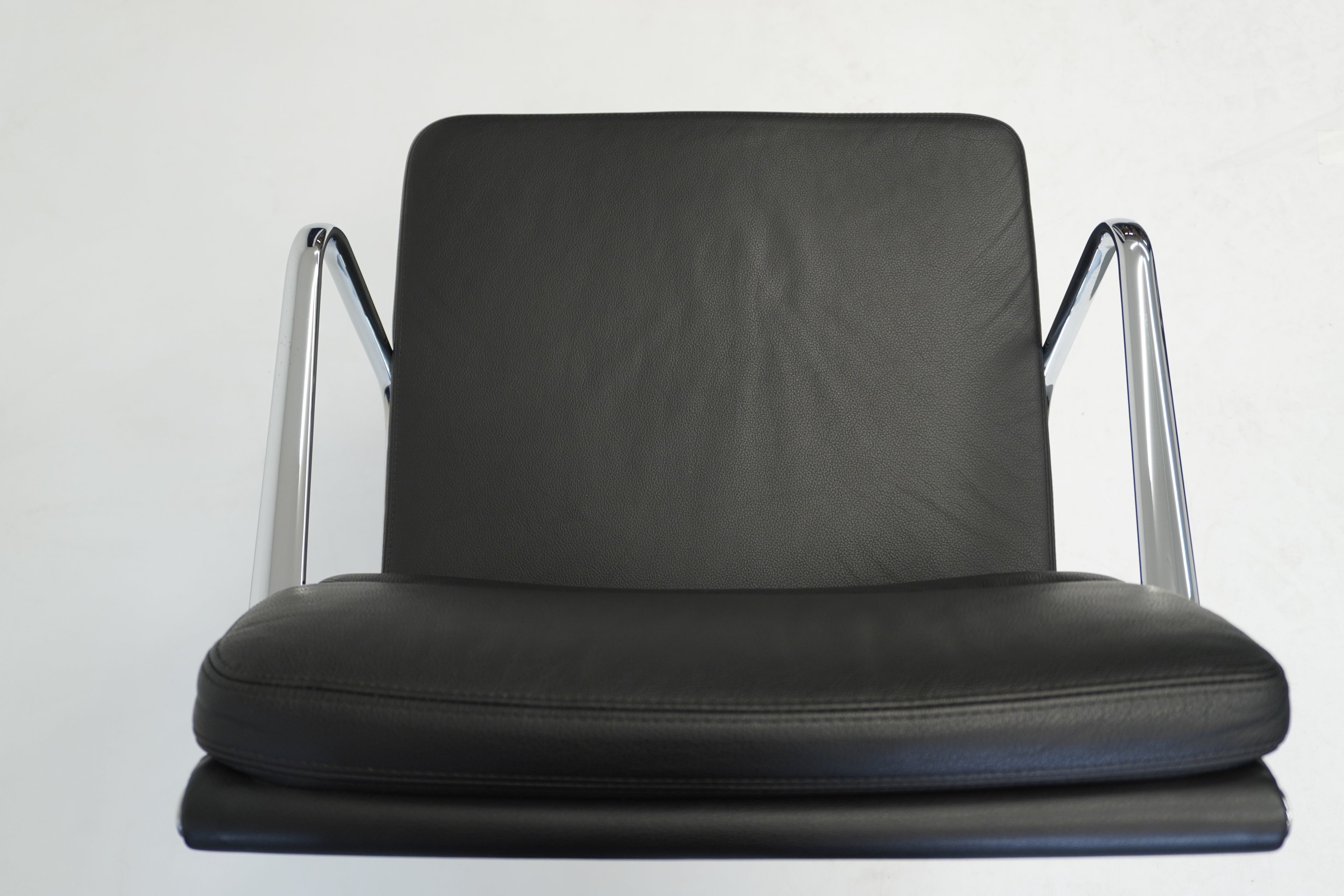 Vitra - Soft Pad Chair EA208 - Leder nero