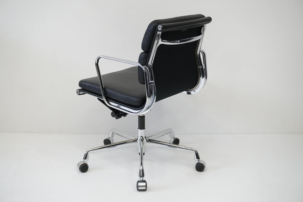 Vitra - Soft Pad Chair EA208 - Leder nero
