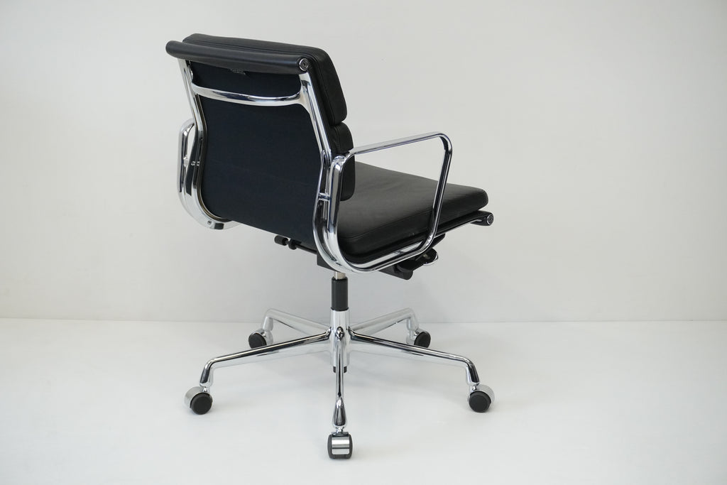 Vitra - Soft Pad Chair EA208 - Leder nero