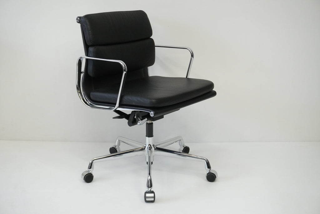 Vitra - Soft Pad Chair EA208 - Leder nero