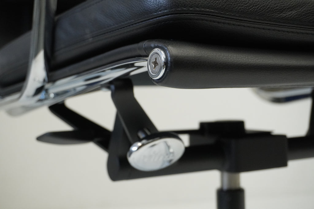 Vitra - Soft Pad Chair EA208 - Leder nero