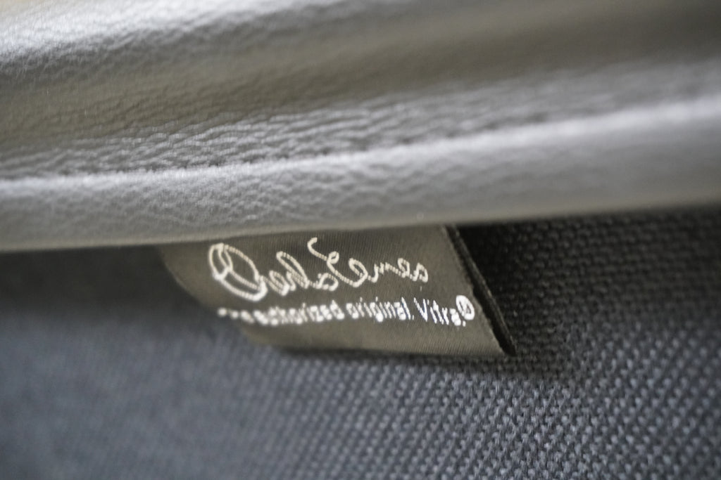 Vitra - Soft Pad Chair EA208 - Leder nero