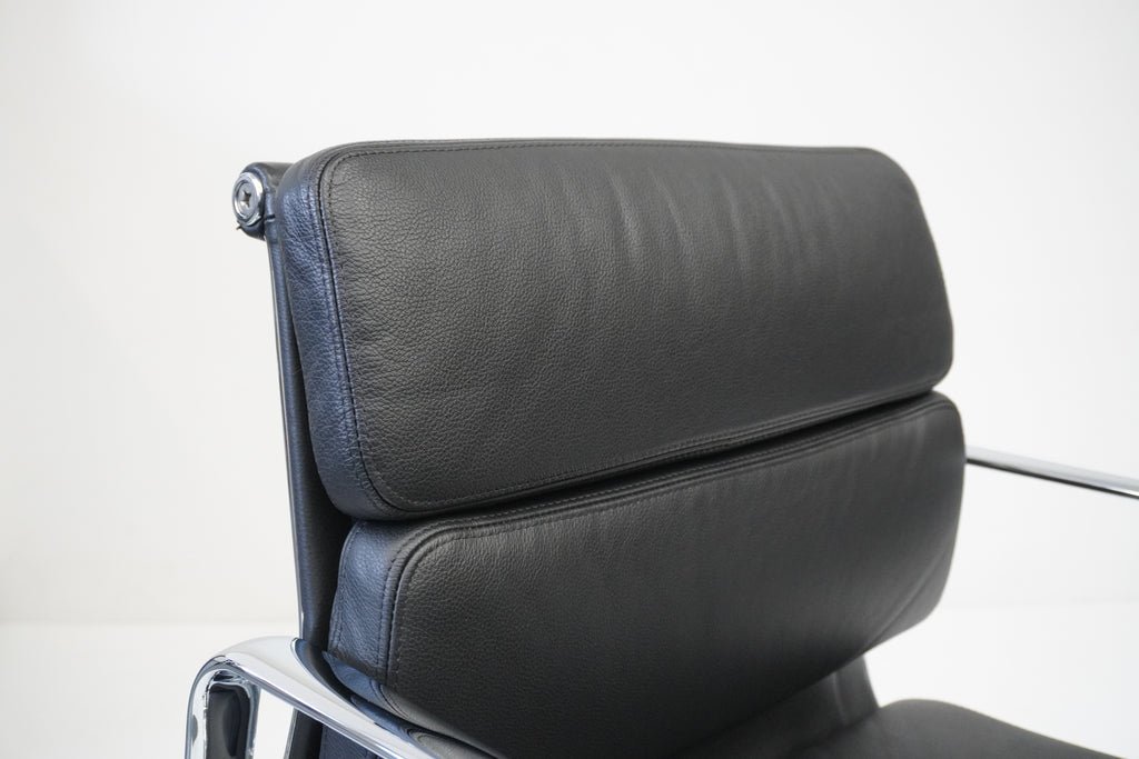Vitra - Soft Pad Chair EA208 - Leder nero