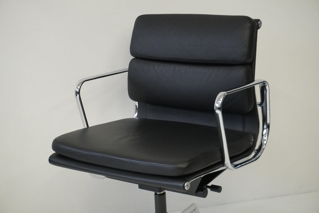 Vitra - Soft Pad Chair EA208 - Leder nero