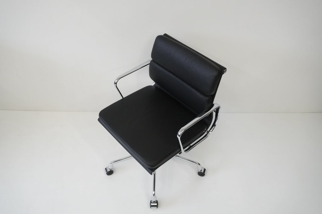 Vitra - Soft Pad Chair EA208 - Leder nero
