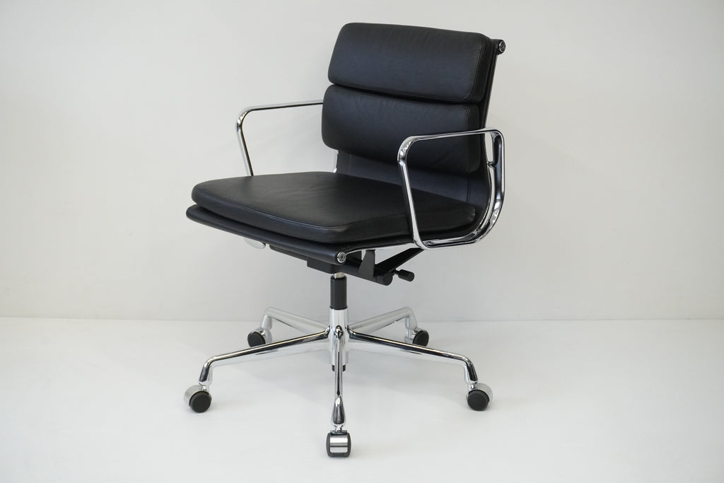 Vitra - Soft Pad Chair EA208 - Leder nero