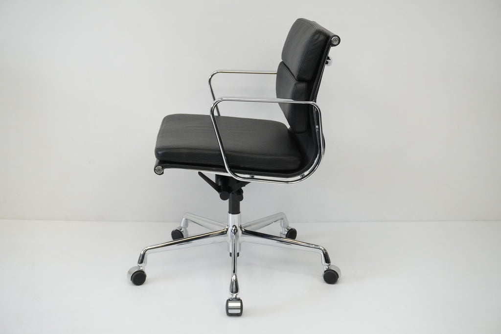 Vitra - Soft Pad Chair EA208 - Leder nero